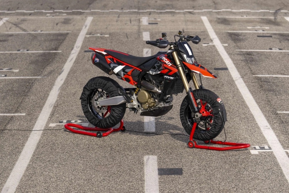 “Soi” Ducati Hypermotard 698 Mono sắp về Việt Nam, giá khoảng 480 triệu
